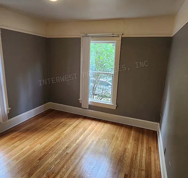 117 King Avenue 2156 Davis St — Photo 9