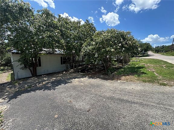 5th image of 410 Buckhorn Dr