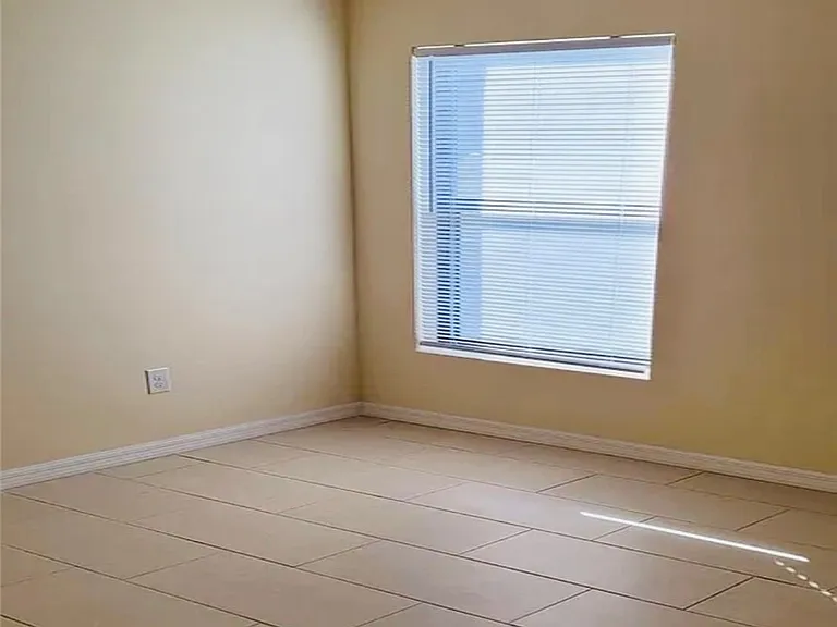 4540 SW 8th Court Cpe — Photo 4