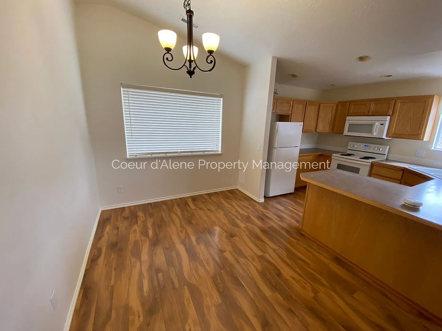 3 bed house w/ bonus room — Photo 3