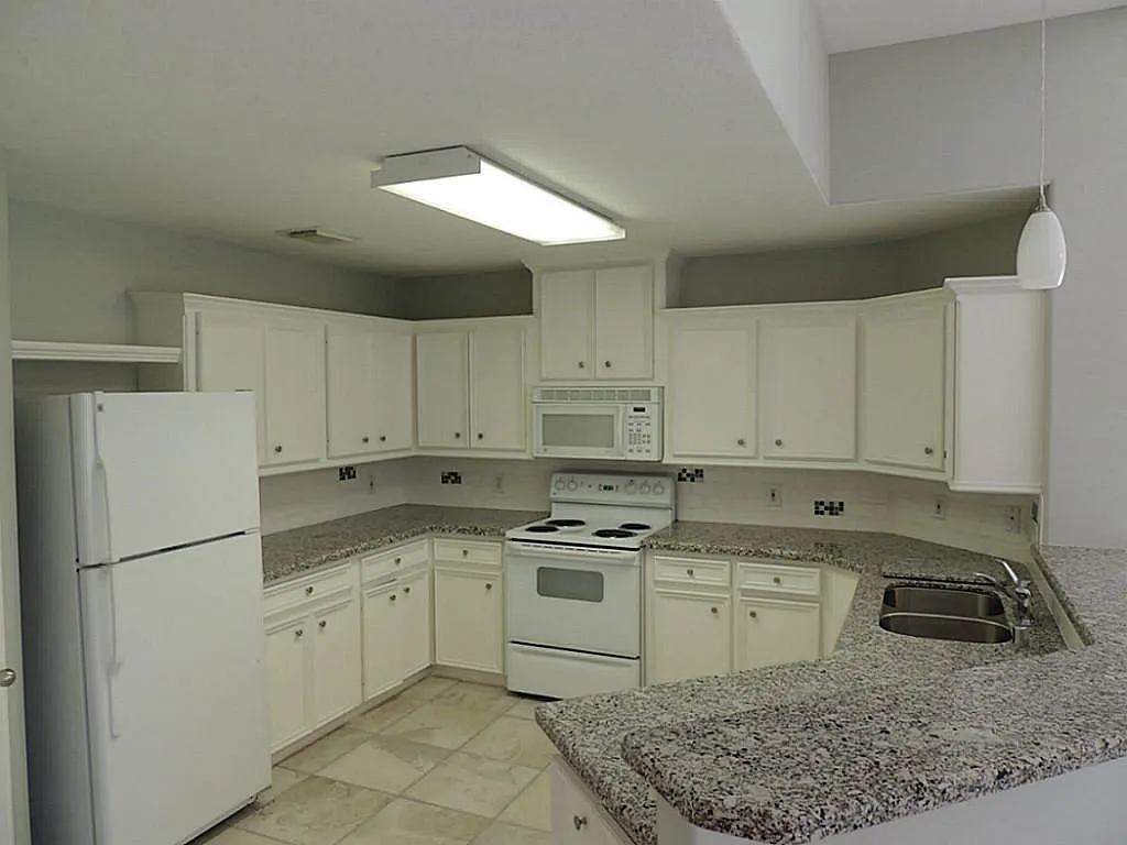 2 bed, 2.0 bath, 1215 sqft, $1,550 — Photo 4