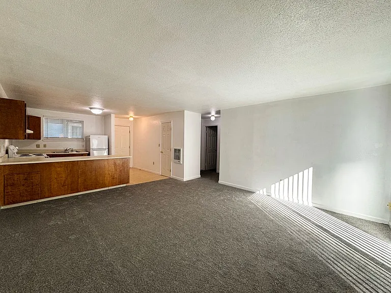 2148 Primrose Dr #4 — Photo 4