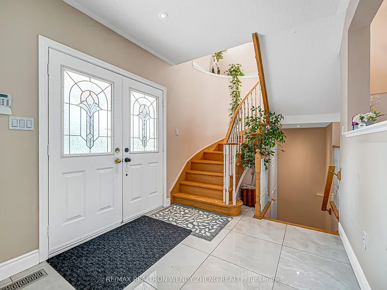 1507 Clearbrook Dr — Photo 3