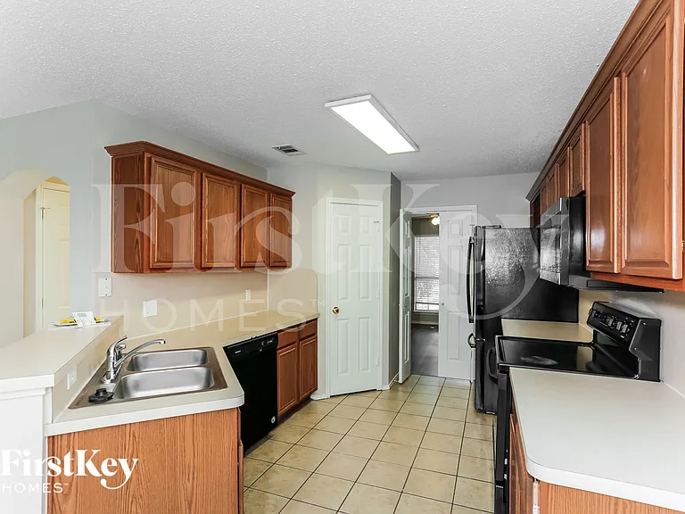 1146 Finch Cir — Photo 6