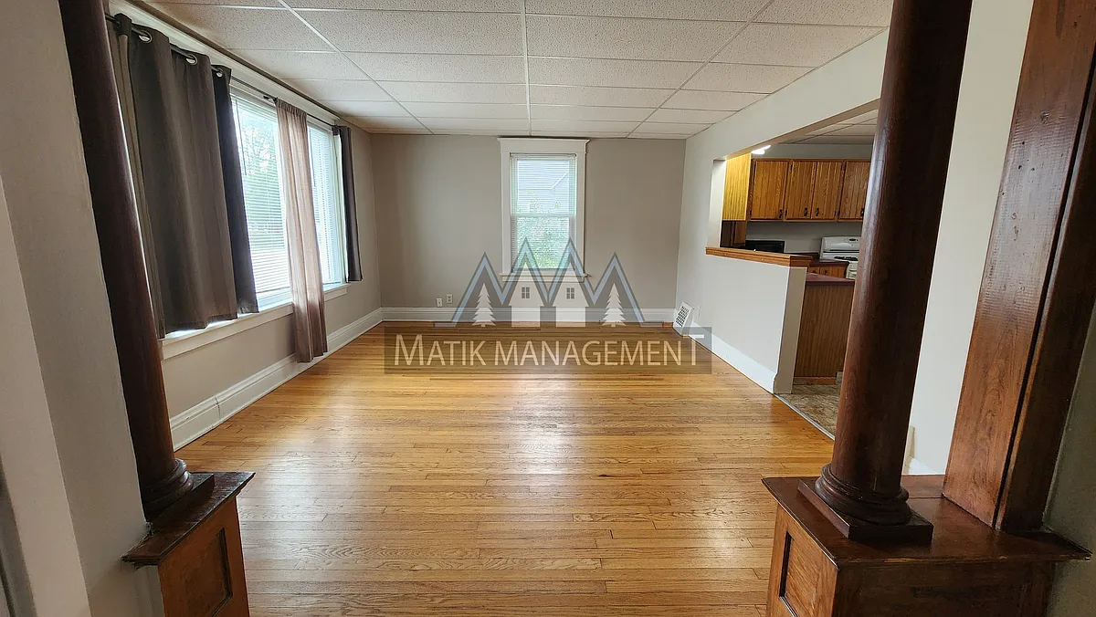 Building Photo - 803 4th St SE #1
