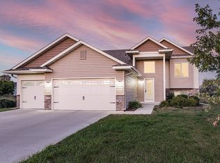 1642 Walnut Ct, Mayer, MN 55360