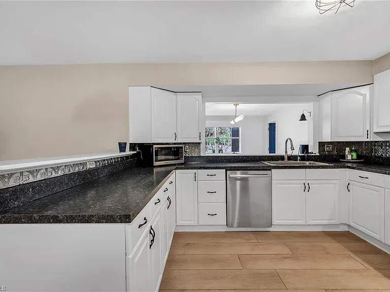 1840 23rd St SW — Photo 10