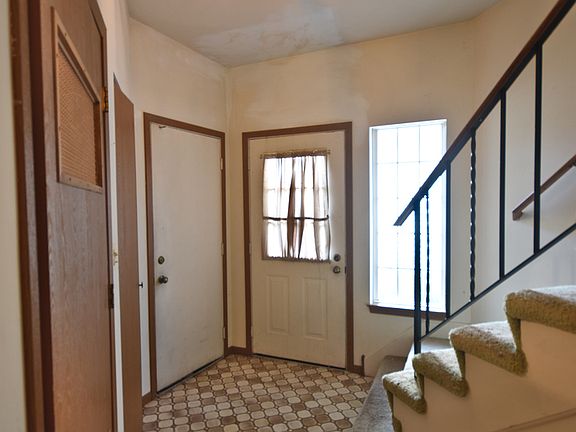 3rd image of 1548 Darien Lake Dr