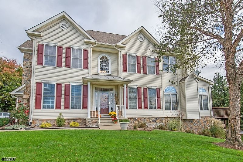 1st image of 30 MOUNTAIN VIEW DR