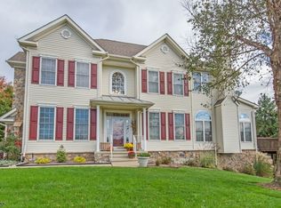 30 Mountain View Dr, Little Falls, NJ 07424