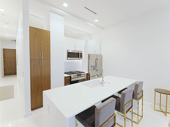 2nd image of 400 Old Woodward Ave #306