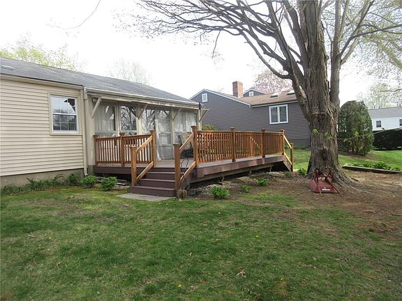 3rd image of 11 Cortland Ln