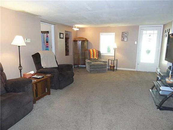4th image of 5327 Alder Dr NE
