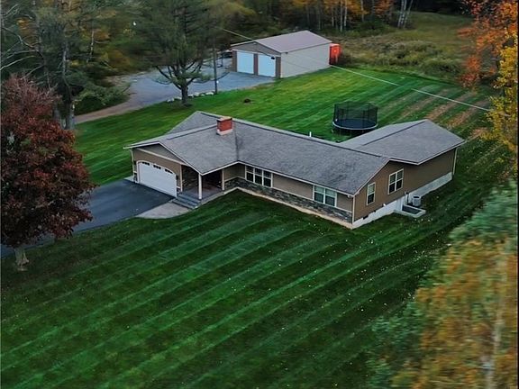 3rd image of 7056 Island Rd