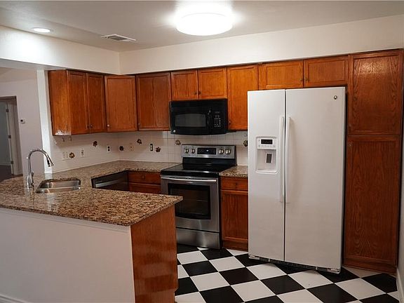 5th image of 2103 Bluebonnet Dr