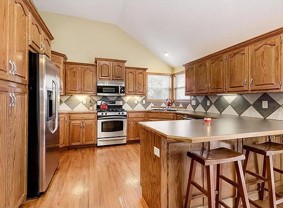 5th image of 1803 NW Hedgewood Dr