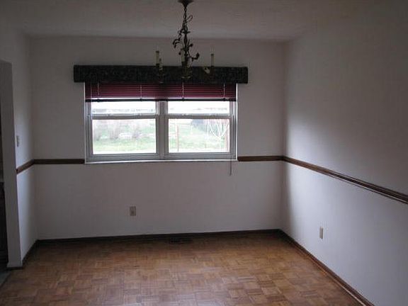 5th image of 22 Parkwood Dr