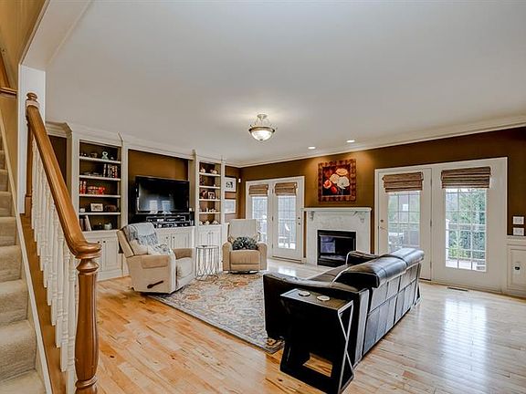 4th image of 2918 Skyline Dr