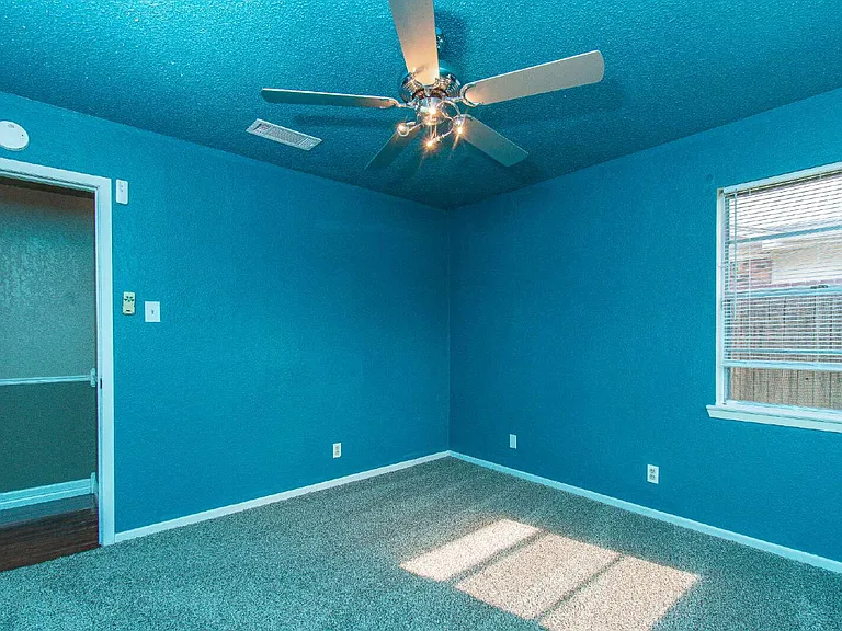 2001 Eisenhower Dr — Photo 12
