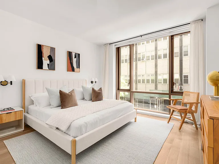 230 E 20th St #45 — Photo 3