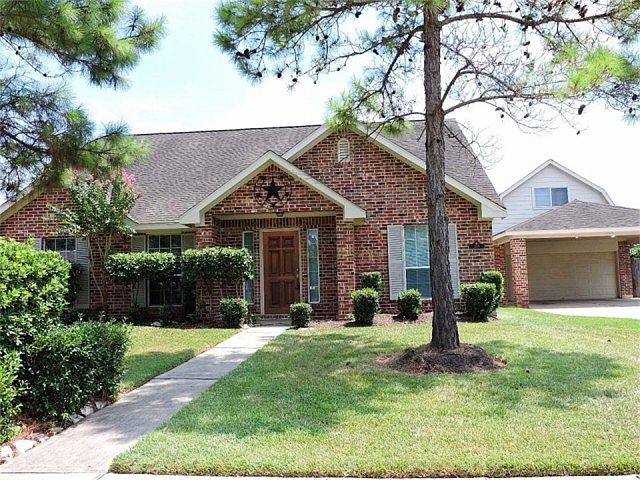 1st image of 208 Oak Creek Dr