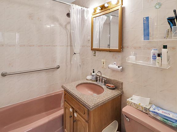 5th image of 4125 Kissena Blvd APT 1KK