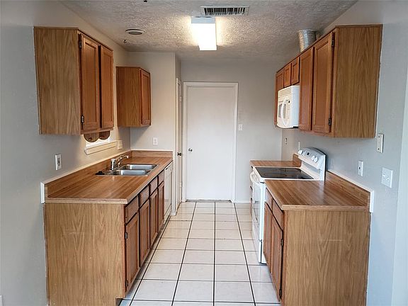 2nd image of 2801 Knoxville Dr