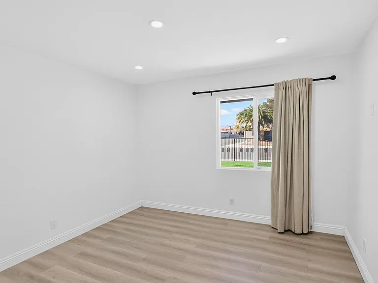 5270 Sepulveda Blvd — Photo 9
