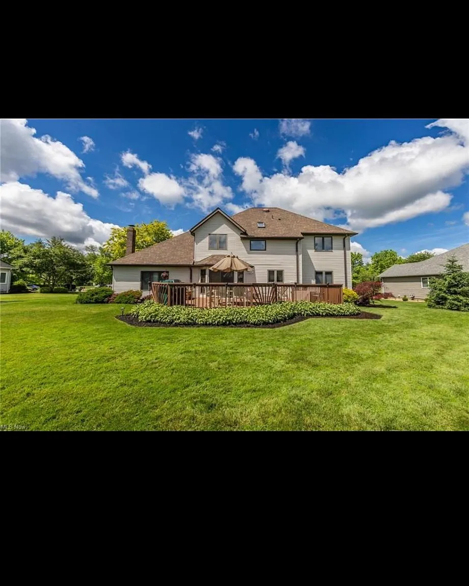 141 Lancelot Ln E — Photo 1