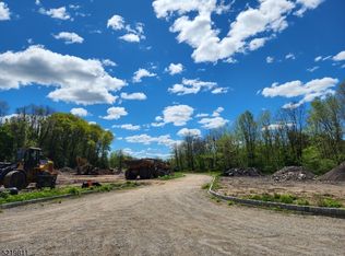 4 Hilbert Ct, Towaco, NJ 07082