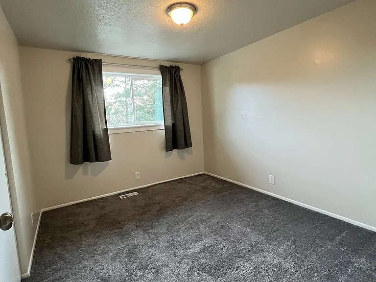 2617 E Portsmouth Ave — Photo 8