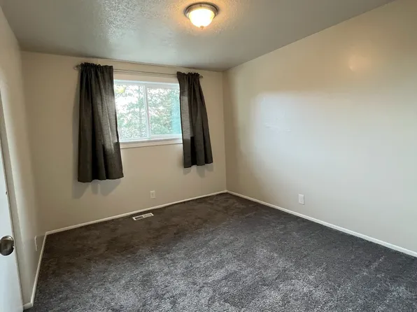 2617 E Portsmouth Ave, Cottonwood Heights, UT 84121