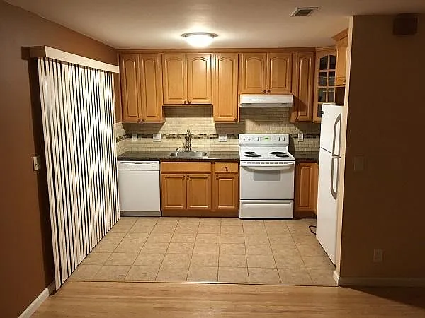 2 bed, 740 sqft, $2,950 — Photo 2