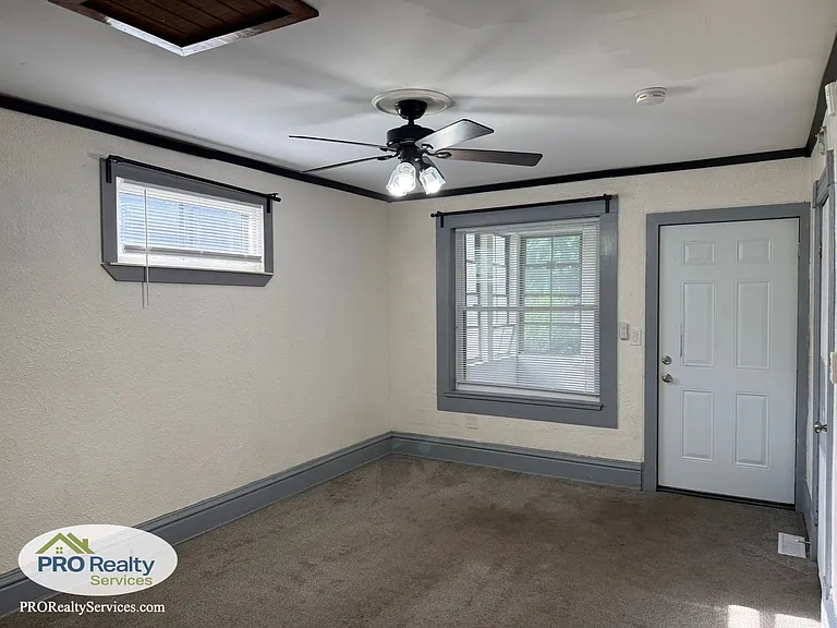 1015 Charles Ave — Photo 4