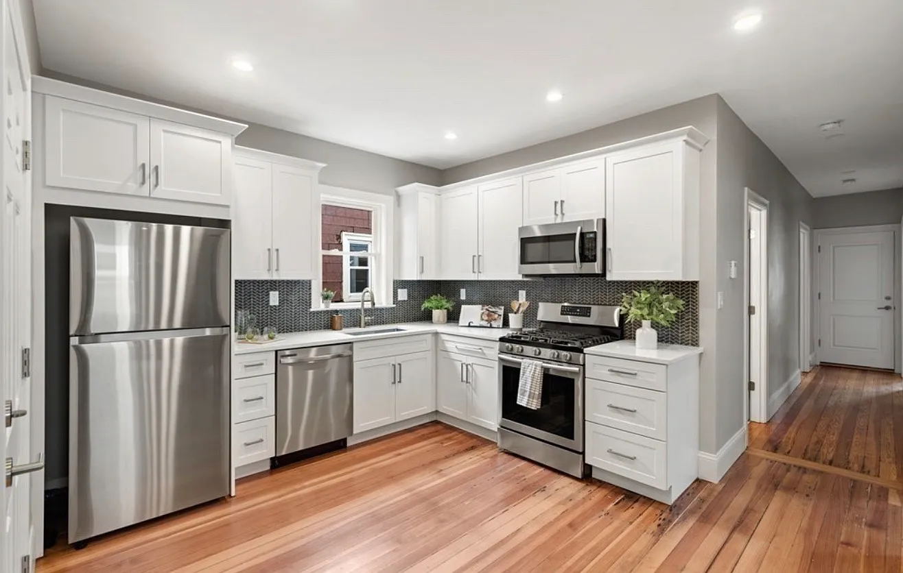 3 bed, 1100 sqft, $3,299 — Photo 1