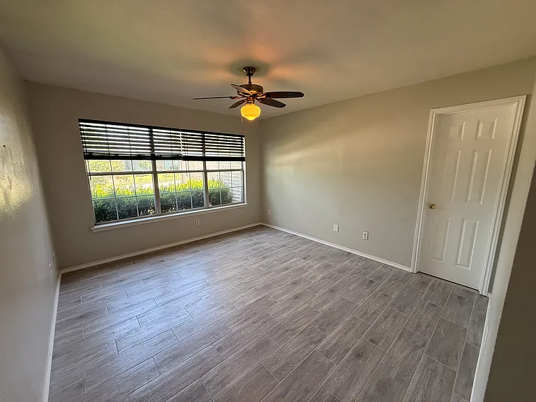 1235 Orchard Park Cir — Photo 3