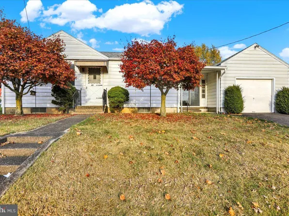 411 Indian Manor Dr, Leesport, PA 19533