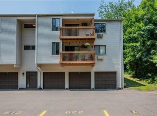 220 Woodland Dr #220, Cromwell, CT 06416