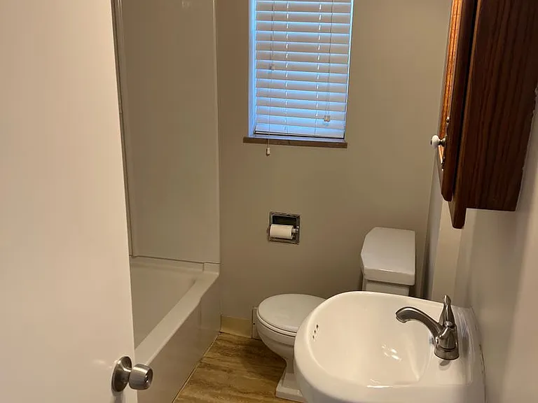 1531 Redwood Ave — Photo 3