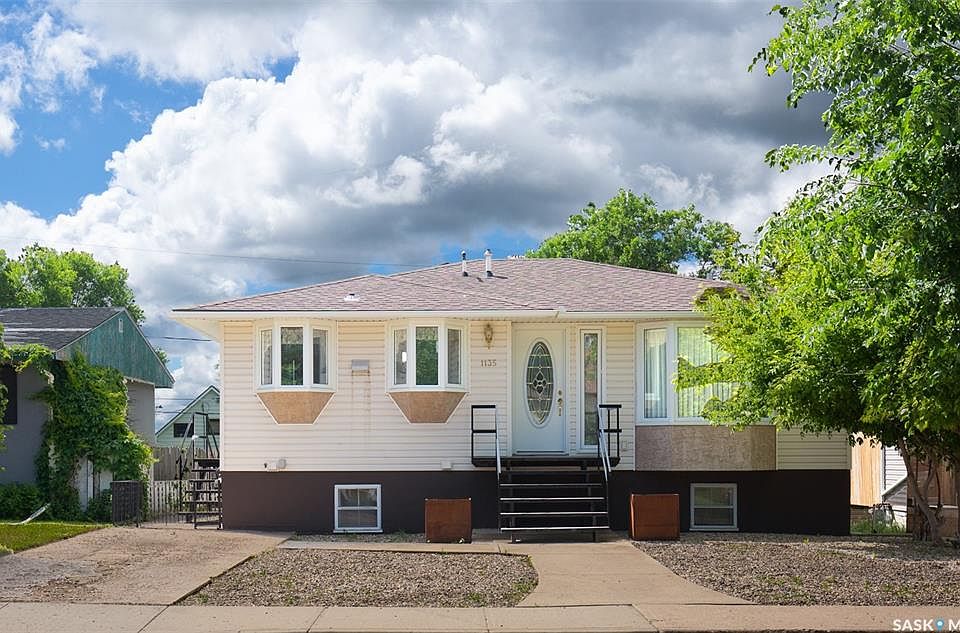 1st image of 1135 Caribou STREET W