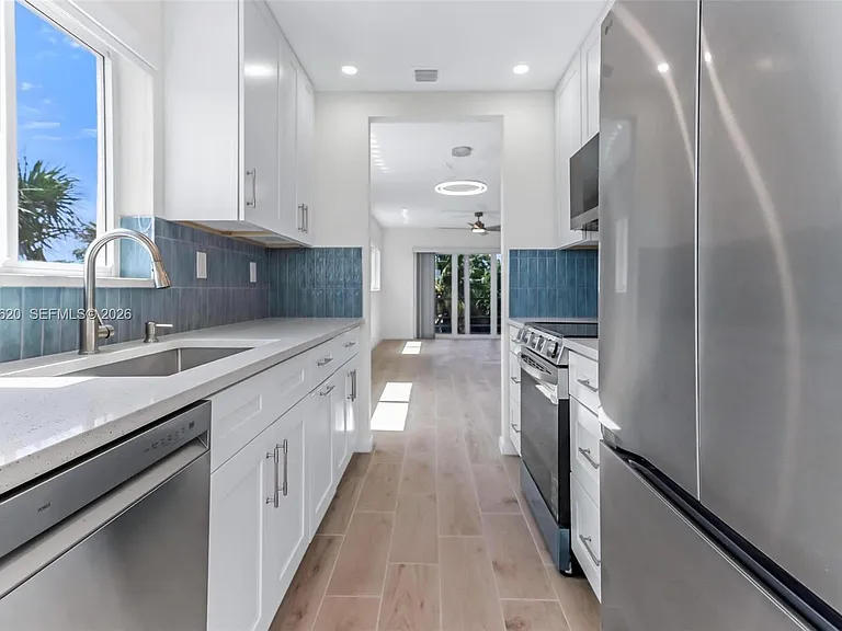 331 SW 8th St #3F — Photo 8