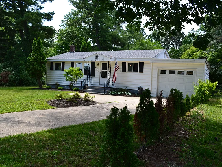 870 Pine Grove Ave — Photo 1