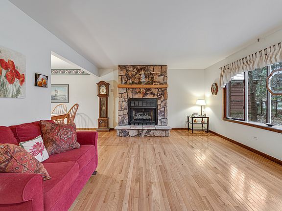 3rd image of 36 Pine Ave