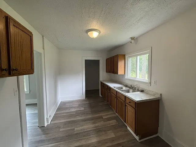 3 bed, 1298 sqft, $1,000 — Photo 2