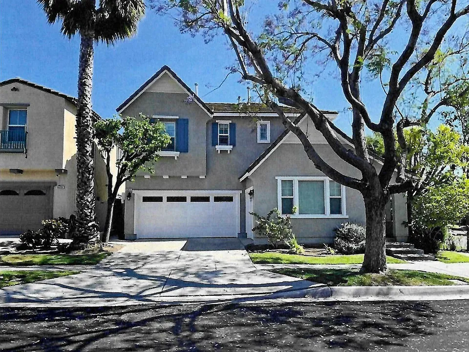8025 Holland Park