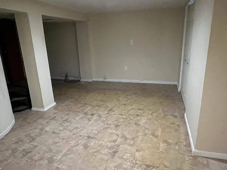 2062 Essex Ct — Photo 10