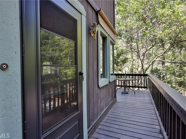 24941 Faulhorn Dr, Crestline, CA 92325