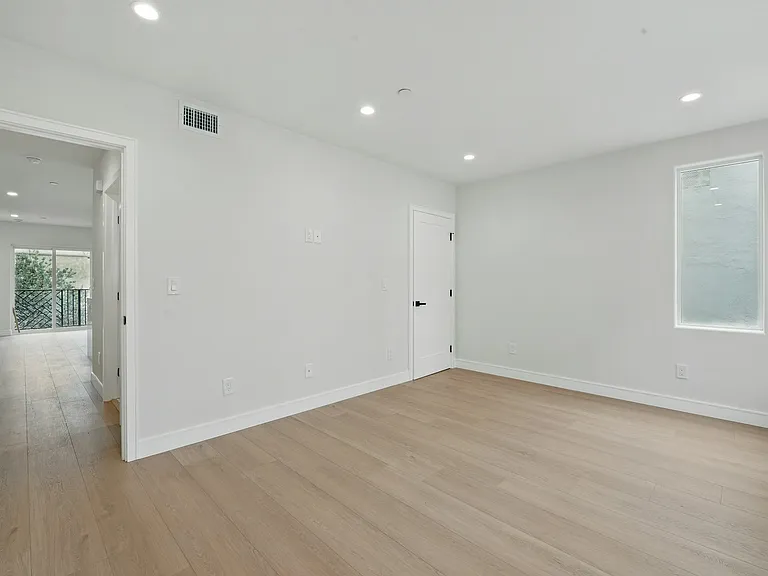 8234 Blackburn Ave #8236-1/2 — Photo 18
