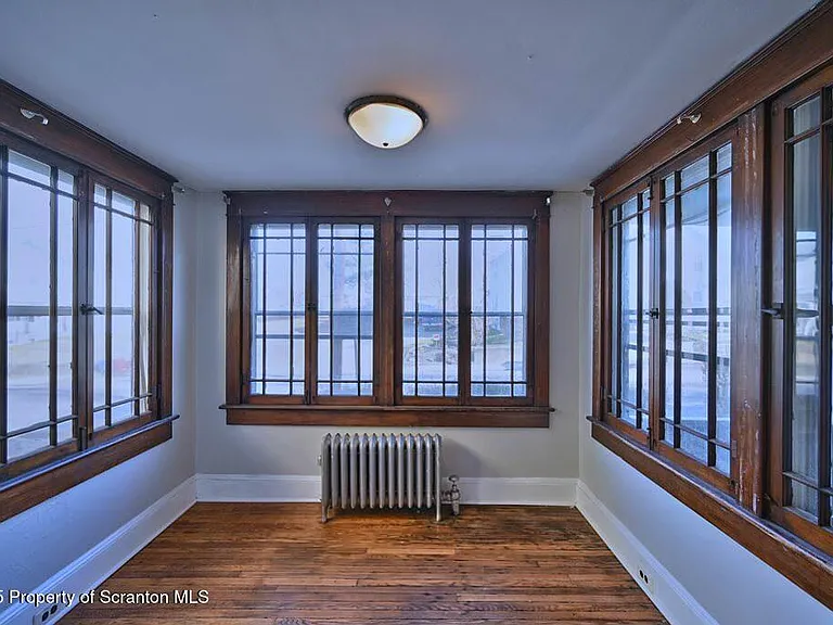 416 E Market St — Photo 7