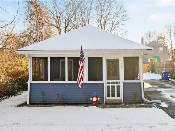 126 Narrows Rd, Bristol, RI 02809